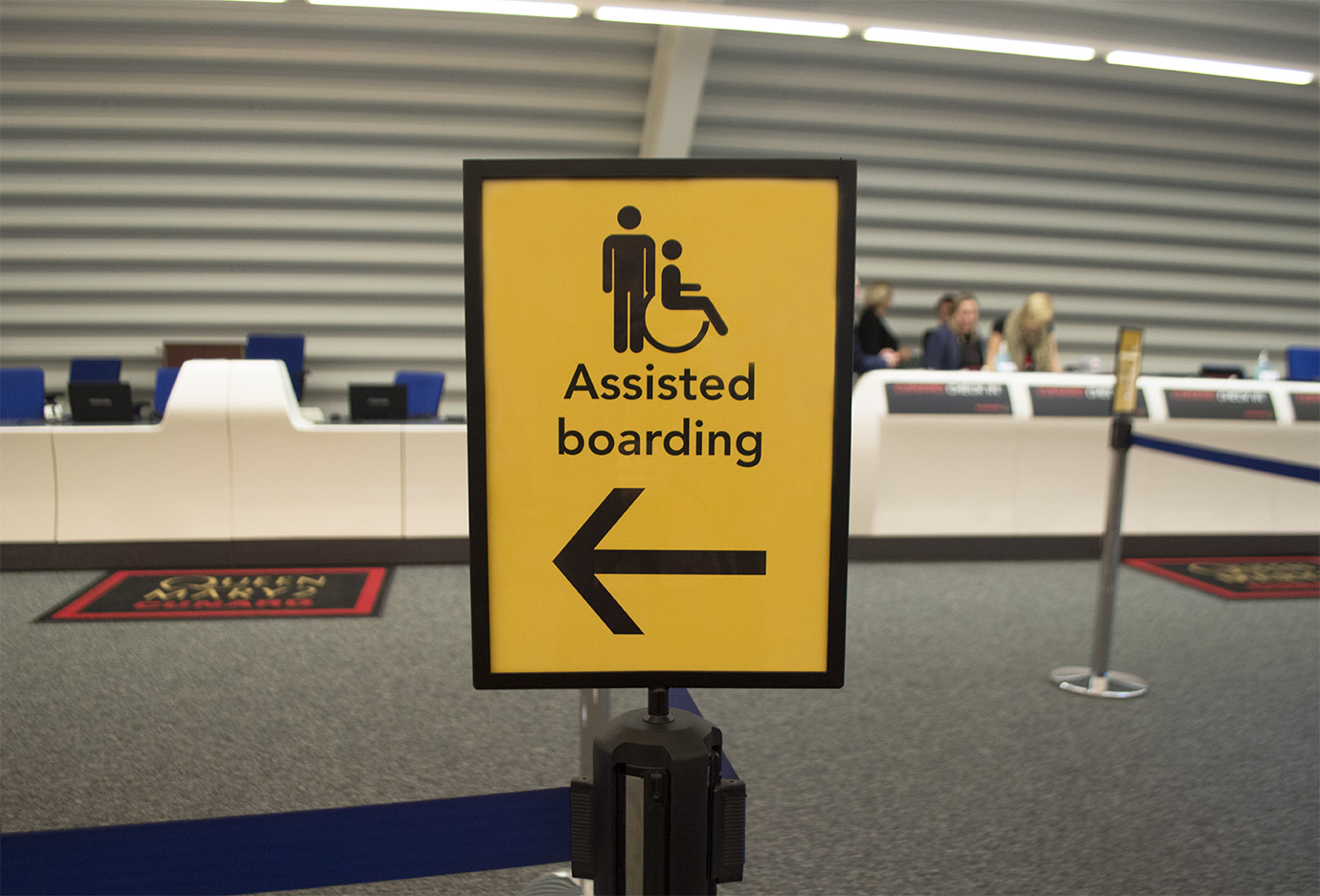 Assisted boarding sign